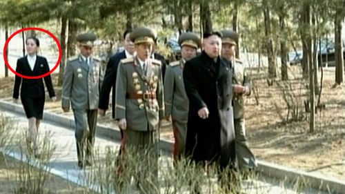 기사 대표 이미지:北 김여정 공식데뷔…백두혈통 김경희 공백 메울 듯