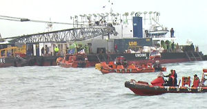 거센 물살에 객실 붕괴까지&hellip;사흘째 수색 중단