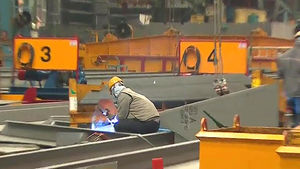 [친절한 경제] 한국 근로자, 일은 못 하면서 월급은 많이 받는다고?