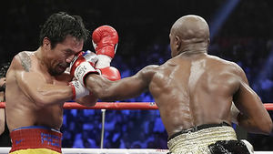 썸네일 이미지:[슬라이드 포토] 다소 싱거웠던 '세기의 주먹 대결'