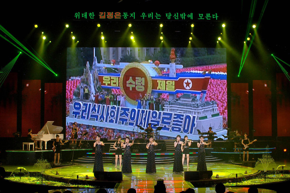 북한 모란봉악단이 진취적인 창작공연활동과 사상문화전선의 제일기수로서의 역할을 훌륭히 수행하고 있다고 9일 조선중앙통신이 보도했다.