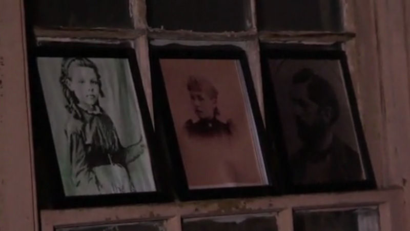 호텔에 걸려 있는 옛 사진