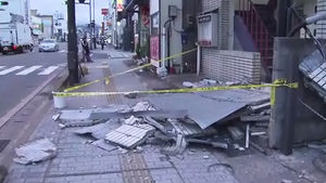 도로 한가운데 균열&hellip;연이틀 강진에 불안한 日