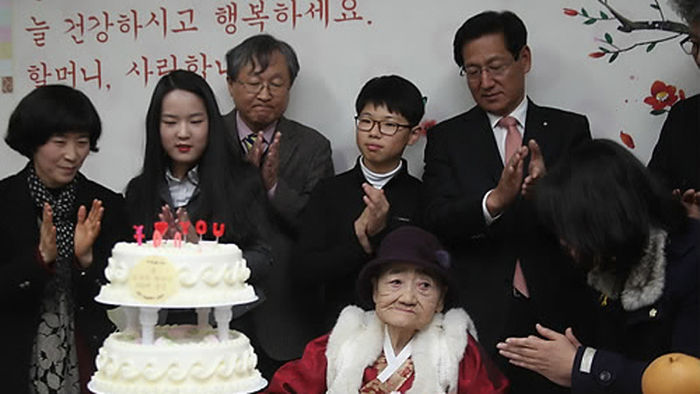 기사 대표 이미지:위안부 피해자 김복득 할머니 100세 생신 축하연