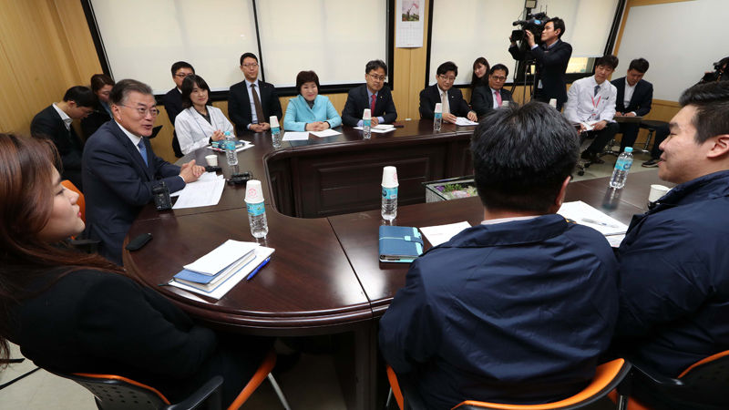 간담회 하는 문재인 전 대표