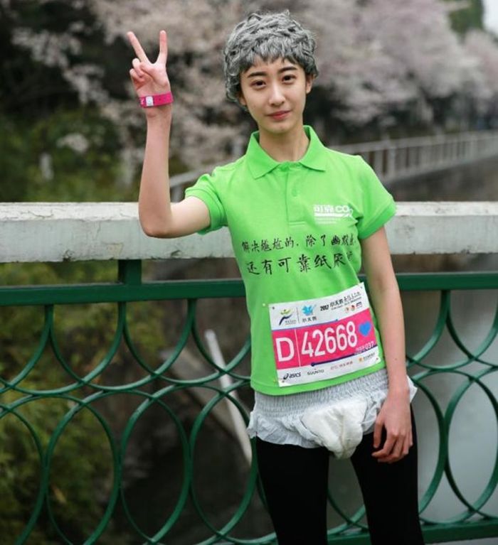 성인용 기저귀를 찬 채 마라톤에 참가한 17살 소녀
