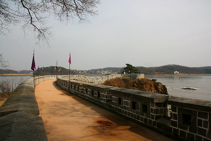 용두돈대. 힘없는 나라의 힘없는 백성들이 겪어내야 했던 절망과 아픔의 현장이 광성보다. 