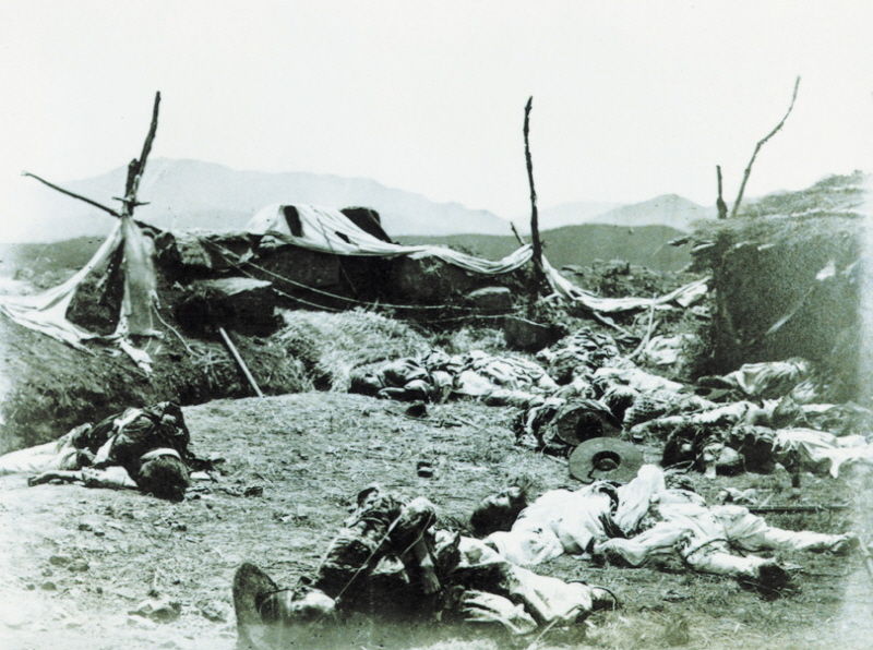 점령당한 후 손돌목 돈대와 조선군 시체들