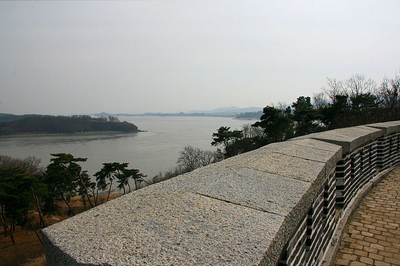 손돌목 돈대에서 바라본 강화해협