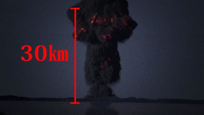 높이 30km 이상의 버섯구름으로 덮인 암흑 도쿄
