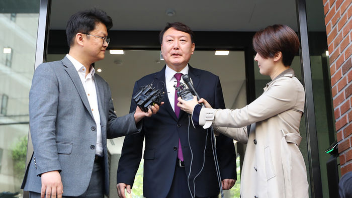 기사 대표 이미지:윤석열 "검찰·특검 공조 잘 될 것"…박근혜 재판 의지 피력