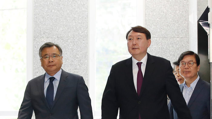 기사 대표 이미지:박영수·윤석열 찰떡 공조…최순실 게이트 공소유지 청신호