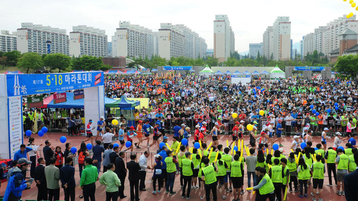 기사 대표 이미지:오월 정신 품고 달리다…광주서 5·18 37주년 마라톤대회