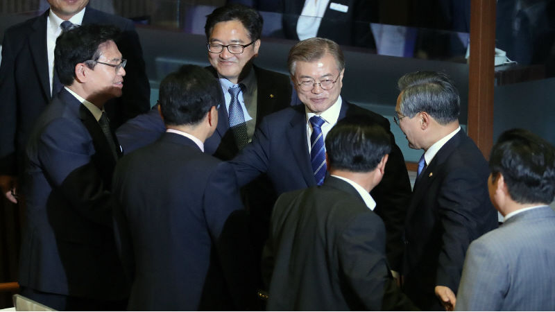 문재인 자유한국당 공세적 악수