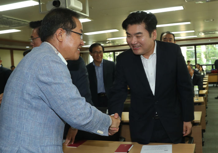 관련 사진