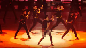 [SBS Star] During TVXQ U-Know Yunho's Comeback Stage, His Pants Ripped!