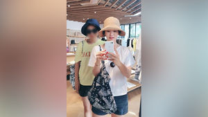 [SBS Star] Song Hye-kyo's First Selfie After Revealing Her Wedding Plan