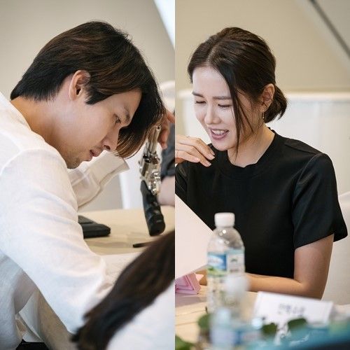 (16일 카플친용) '현빈-손예진'…훈훈 비주얼 만남으로 기대 커지는 영화 '협상'