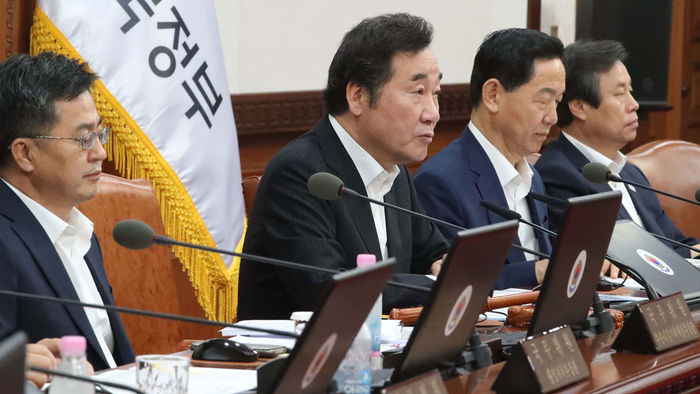 기사 대표 이미지:이총리 "추경안 오늘 꼭 통과되길…후속 준비에 만전"