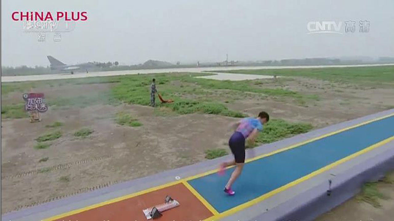 기사 대표 이미지:중국서 전투기와 인간 100m 달리기 대결…승자는?