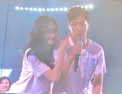 소녀시대 사이에서 '오빠美' 넘치는 유노윤호