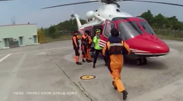 '국보급 헬기 다 앉아있고... 나만 비행하고 있더라