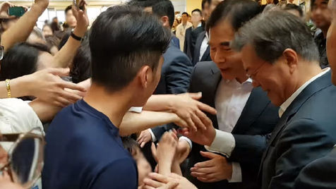 흔한 경호실장의 업무... '프로 사진사' 친절한 경호실장 화제