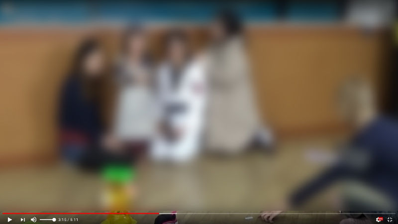 강도 분장해 몰카 찍고, 아이 인형 차로 뭉개고...'키즈 채널' 운영자 아동학대로 고발