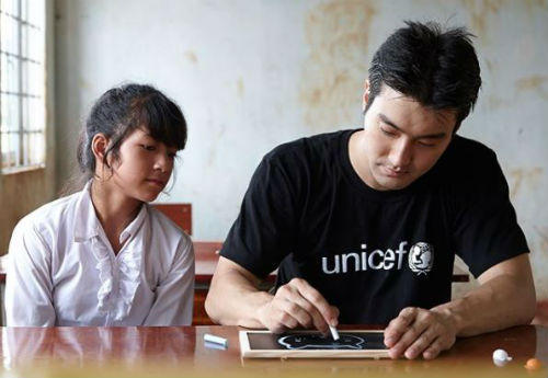 [SBS Star]Choi Siwon Receives Recognition from UNICEF