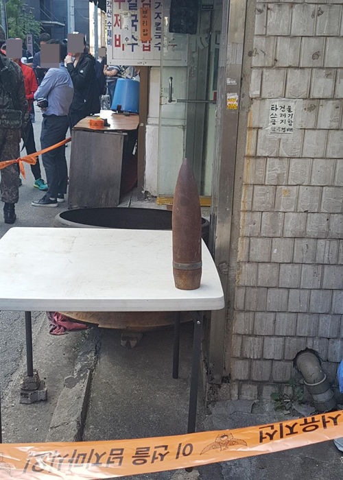기사 대표 이미지:"포탄 팔고있다" 서울 동대문구 시장서 신고…모형탄 추정