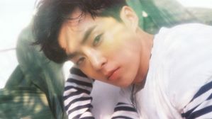 [SBS Star] EXO's XIUMIN Receives Savings Account from Fans for His Birthday