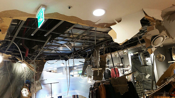 기사 대표 이미지:안양 백화점 천장 석고보드 붕괴…10여 명 대피