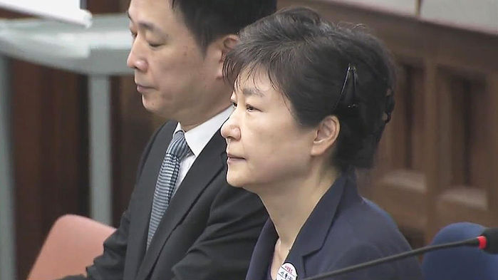 기사 대표 이미지:노회찬 "박 전 대통령, 구치소서 황제 수용 생활"