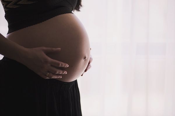 심각한 복통에 병원 찾은 산모…알고 보니 태아 발차기에 자궁 찢어져