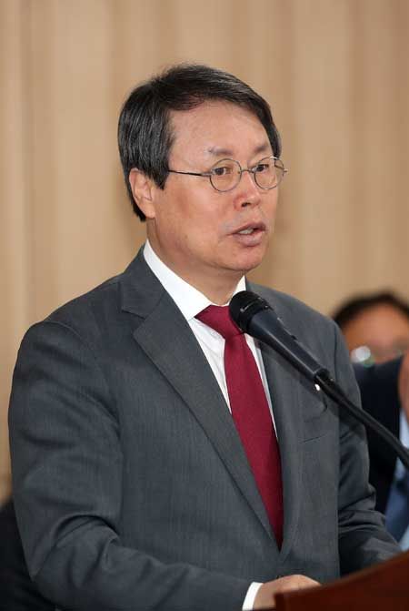 기사 대표 이미지:도종환 장관 "북한 평창패럴림픽 참가 여부 결정된 바 없다"