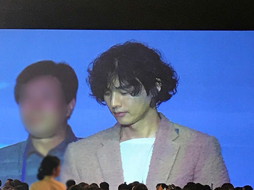 광고 행사 참석한 '뽀글머리' 원빈 모습 포착