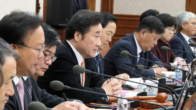 기사 대표 이미지:이 총리 "봄은 짧았고, 꽃은 약했다…文 정부 줄기차게 인내할 것"