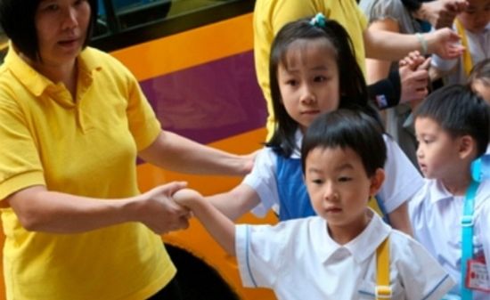 과도한 수업으로 '원형탈모' 걸린 3살 아이