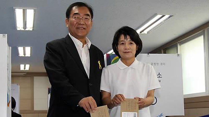 기사 대표 이미지:이승훈 前 청주시장 부인 광폭 행보…"출마 적극 검토"