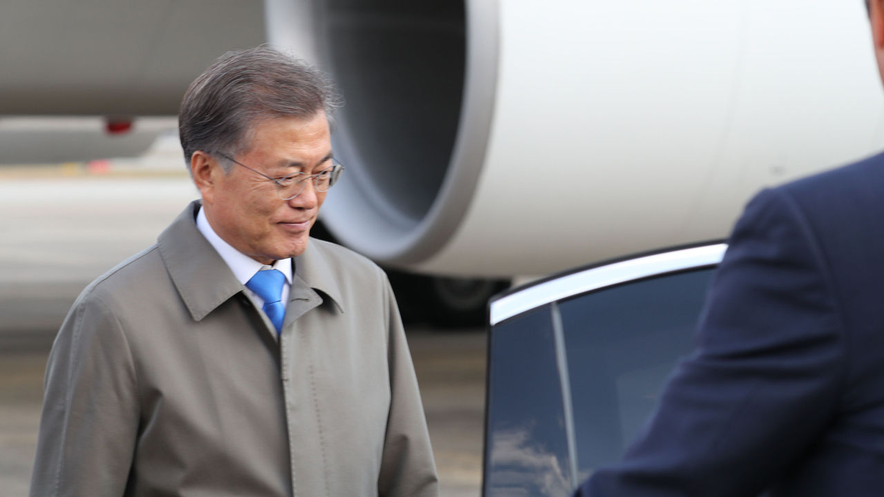 기사 대표 이미지:文 대통령, 귀국중 기내서 지진보고받아…원전·수능 대책 지시