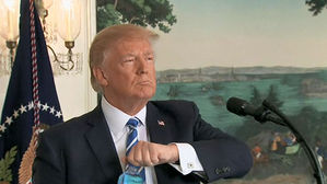 연설 중 물 마신 트럼프 '뭇매'&hellip;알고보니 과거 발언 때문?