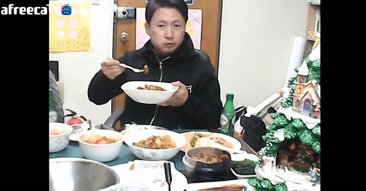 '지진 트라우마 극복하자' 먹방에 막춤…인터넷 방송 나선 한동대 교수들 화제