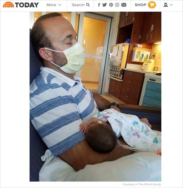 경찰관들이 아침저녁으로 신생아 병동에 들려 아이를 돌본 이유
