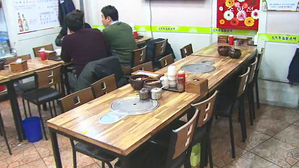 빚으로 버티는 숙박·음식점…경기 13년 만에 최악인데 대출 급증