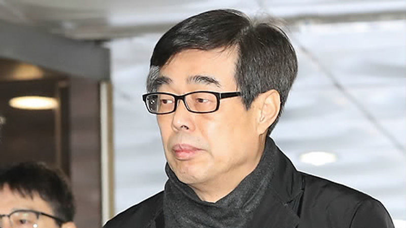 기사 대표 이미지:MB 최측근 장다사로 구속 심사 출석…묵묵부답