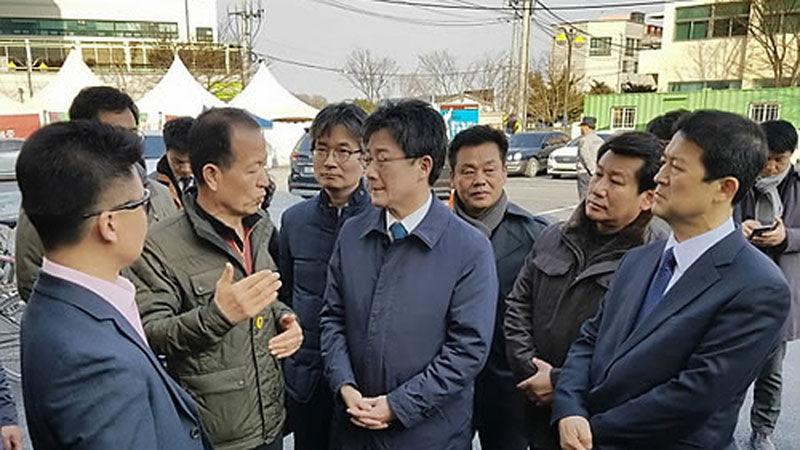 유승민 공동대표 포항 찾아 지진 피해 이재민 위로