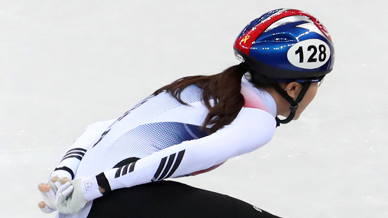 기사 대표 이미지:쇼트트랙 김아랑, 노란 리본 눈길…일베 "IOC에 신고"