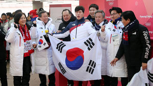 [더저널리스트] "국가대표 가족도 못 들어가는데"…통제구역에 들어간 사람들