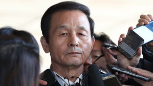 [영상] '세월호 보고시각 조작' 김장수 검찰 출석 모습 "아이, 그런 지시 어떻게 합니까"