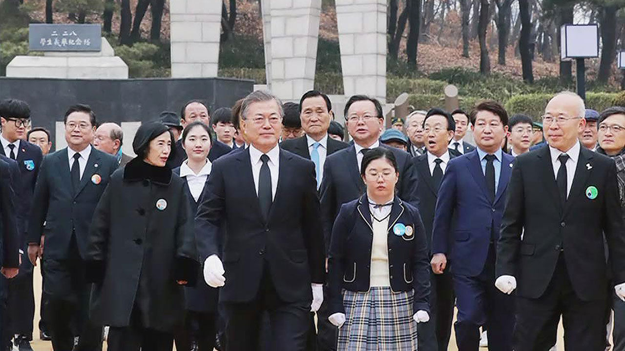 문 대통령 "민주화 바라는 사람들이 끝까지 길 함께 가주길"